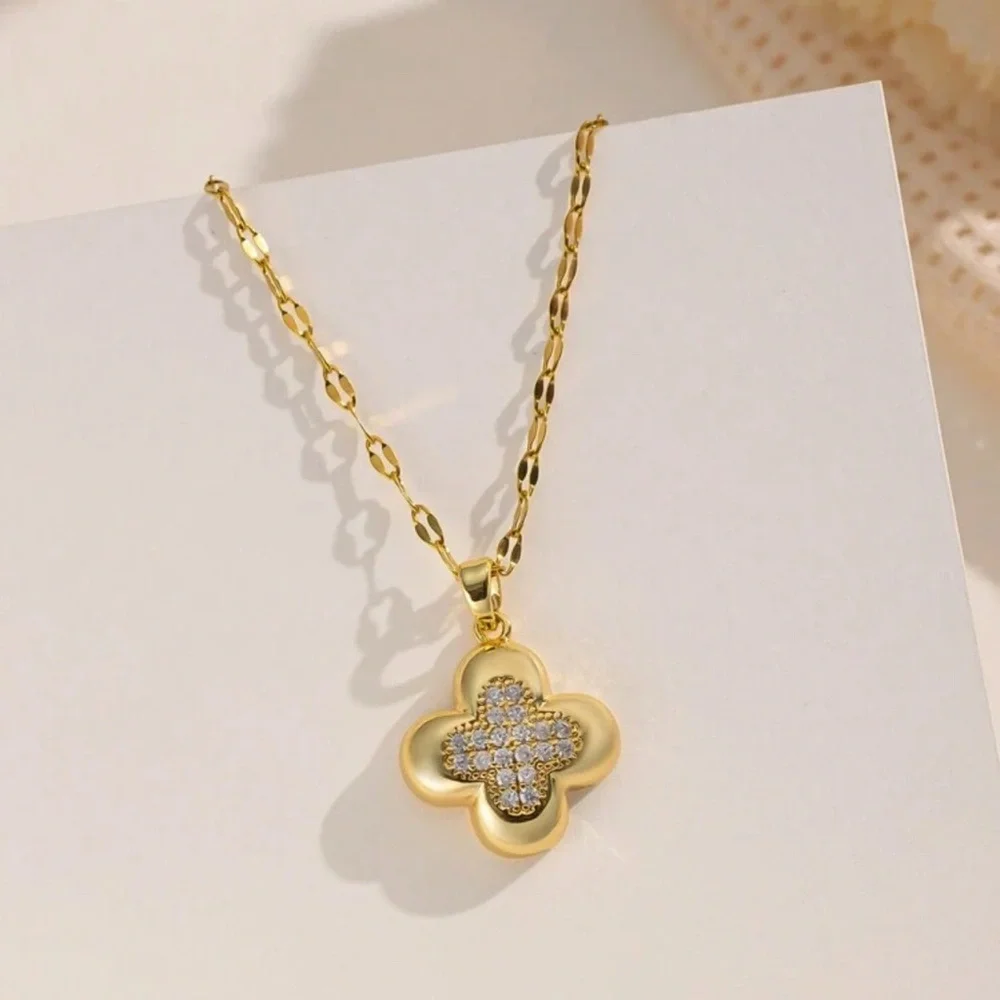 CLOVER NECKLACE - Picture 2 of 3